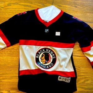 YOUTH S/M 2009 WINTER CLASSIC BLACKHAWKS JERSEY (VERY CHEAP PRICE) HARD TO FIND!